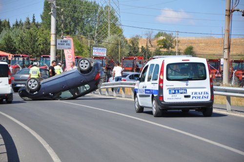 Virajı Alamayan Otomobil Takla Attı