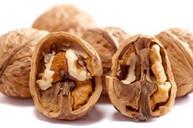 walnuts-2312506_1280-001.jpg