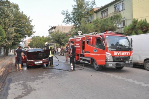 Yanan Lpg'li Araç Mahalle Sakinlerini Korkuttu