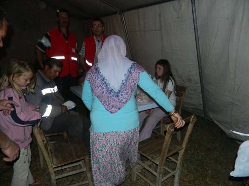 Yangın Mağduru Aileye, Kızılaydan Çadır Yardımı