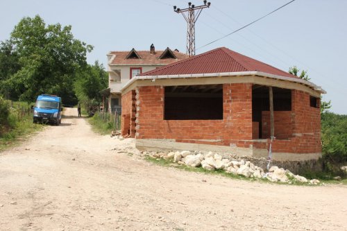 Yaptırdığı Mescit Önünde Vuruldu