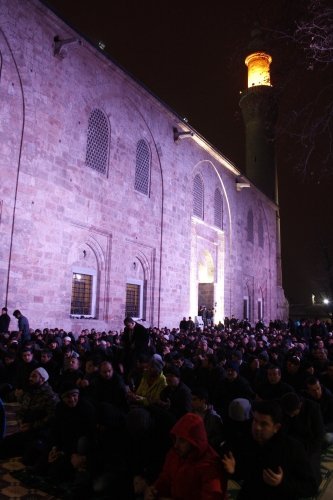 Yeni Yılın İlk Sabahı Ulu Cami Doldu Taştı