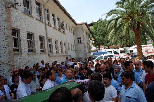 Yılın Hemşiresi Kansere Yenildi