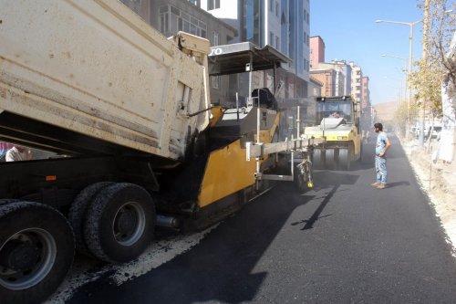 Yüksekova’da Yol Çalışmaları Sürüyor