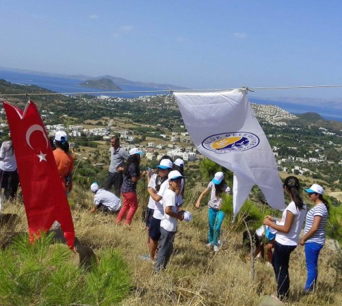 Yüzlerce Fidan Gümüşlük’de Toprakla Buluştu