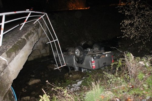 Zonguldak'ta Dereye Uçan Araçtaki 2 Kişi Yaralandı