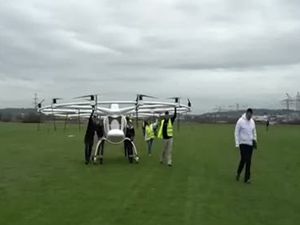İnsan taşıyan 'Drone' ilk uçuşunu yaptı