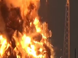 SpaceX fırlatma rampasında havaya uçtu