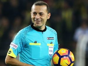'Fenerbahçeli misiniz?' sorusuna Cüneyt Çakır böyle cevap verdi