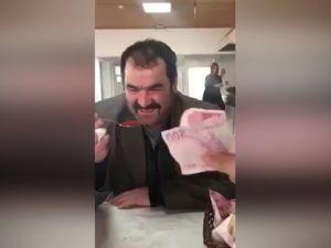 Para için acı biber yiyen adamın acı sonu!