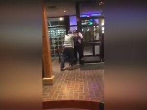 Kadın müşteriye kafa atan Türk pizzacı ülke gündeminde!