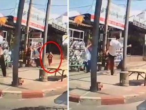 Annesiyle yürüyen küçük çocuğa öyle bir tekme attı ki!