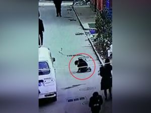 Kanalizasyona havai fişek atan çocuk havaya uçtu!